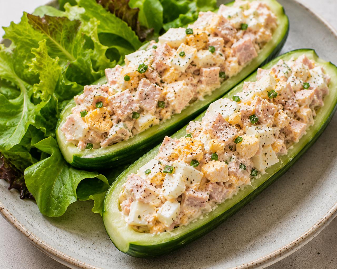 Concombre farci oeuf dinde fromage frais