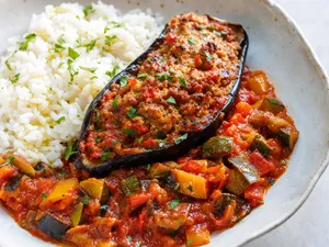 Aubergines farcies méditerranéennes & riz