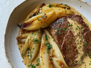 Chicons braisés au miel & steak