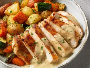 Dinde grillée et légumes rôtis