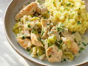 Poulet / dinde sauce poireaux crème + purée