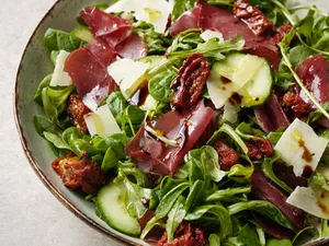 Salade italienne boeuf séché tomates séchées parmesan