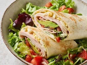 Wrap dinde/poulet, avocat & œuf